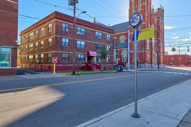 198 Court St in Binghamton, NY - Foto de edificio - Building Photo