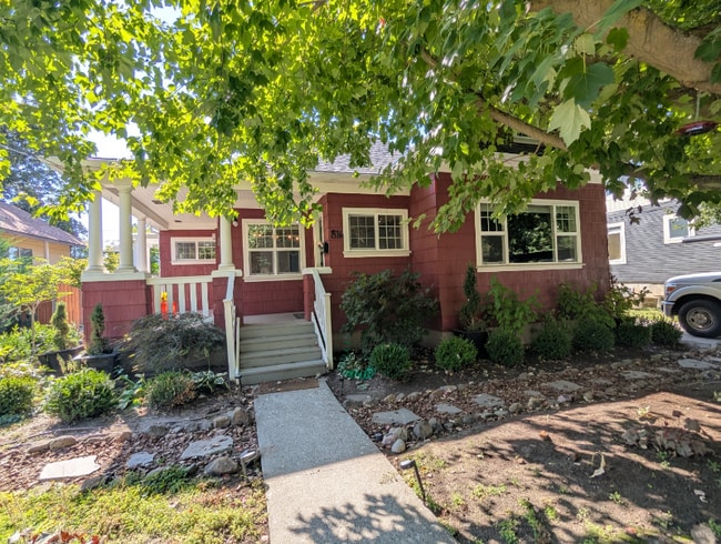 property at 816 Washington St