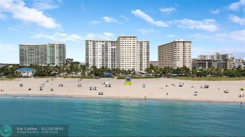 111 N Pompano Beach Blvd in Pompano Beach, FL - Foto de edificio