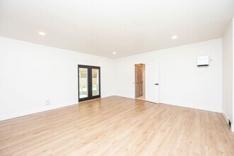 8 Rustic Ln SW in Tacoma, WA - Building Photo - Building Photo