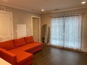 214 Market St, Unit 206 in Boston, MA - Foto de edificio - Building Photo