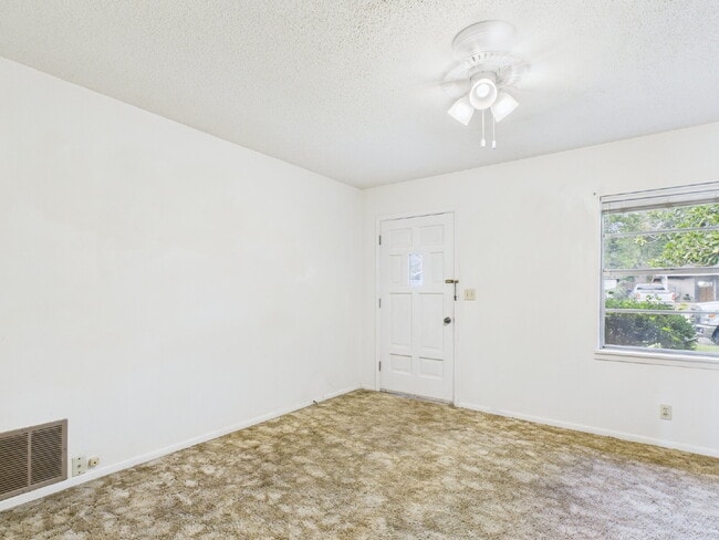 311 W Nimitz St in Fredericksburg, TX - Building Photo - Building Photo