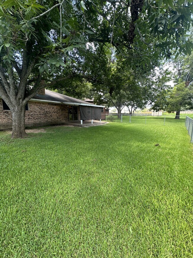 1003 Allison St in Brenham, TX - Building Photo - Building Photo