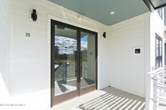 215 2nd Ave in Asbury Park, NJ - Foto de edificio - Building Photo