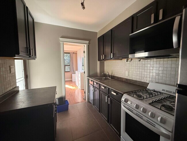 352 Winona Dr in Toronto, ON - Building Photo - Building Photo