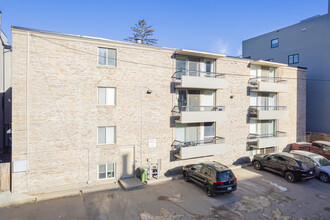 123 24th Ave SW in Calgary, AB - Building Photo - Building Photo