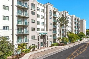 6001 SW 70th St in South Miami, FL - Building Photo