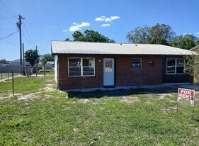 13 Denise Ave in Sebring, FL - Building Photo