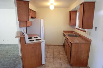 444 NE Silverwood Pl in Grants Pass, OR - Building Photo - Building Photo