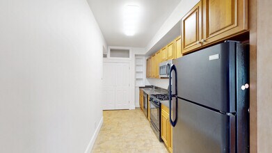 80 W Cottage St, Unit 3 in Boston, MA - Building Photo - Building Photo