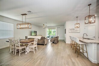 3254 Weston Manor Dr in Alva, FL - Building Photo - Building Photo
