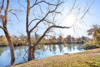 Lakes Of Greenbrier in Chesapeake, VA - Building Photo - Building Photo