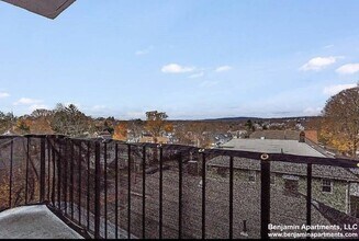 121 Trapelo Rd, Unit 21 in Belmont, MA - Building Photo - Building Photo