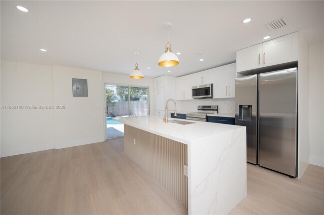 3751 NE 17th Ave in Pompano Beach, FL - Building Photo - Building Photo