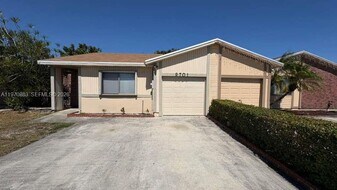9701 W Daffodil Ln in Miramar, FL - Building Photo