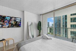 1 SE 12th St, Unit SI FL32-ID1026152P in Miami, FL - Building Photo
