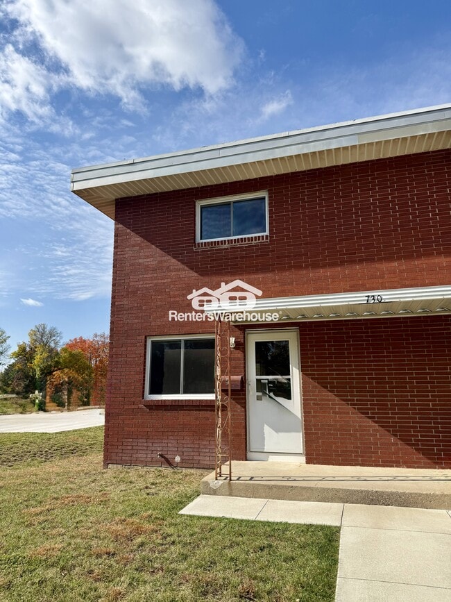 730 Pierce St S in Shakopee, MN - Foto de edificio - Building Photo