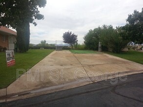 2990 E Riverside Dr in Saint George, UT - Foto de edificio - Building Photo