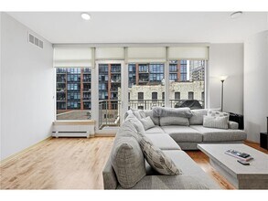 215 10th Ave S in Minneapolis, MN - Building Photo - Building Photo