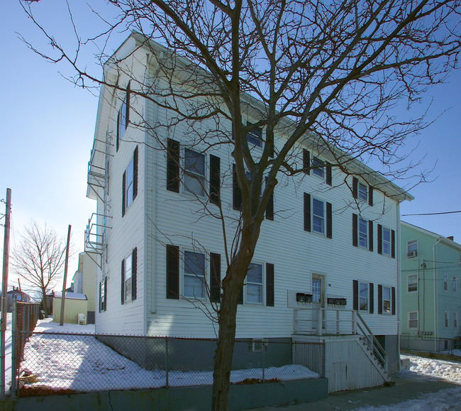 381 Snell St in Fall River, MA - Building Photo - Building Photo