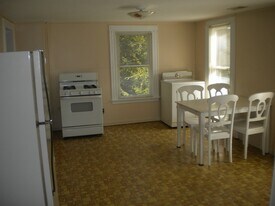 237 Chamberlain Hwy, Unit 2R in Meriden, CT - Building Photo