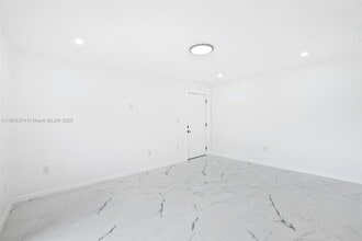 7151 Miami Lakes Dr in Hialeah, FL - Building Photo - Building Photo