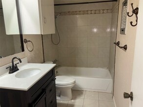 7714 Renwick Dr in Houston, TX - Building Photo - Building Photo