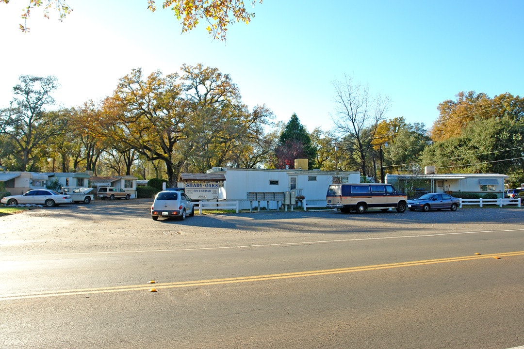 Shady Oaks Mobile Home Park in Redding, CA - Foto de edificio