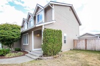 8304 132nd St Ct E in Puyallup, WA - Foto de edificio - Building Photo