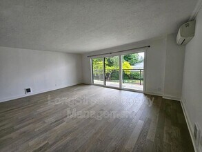 2393 SW Park Pl in Portland, OR - Building Photo - Building Photo