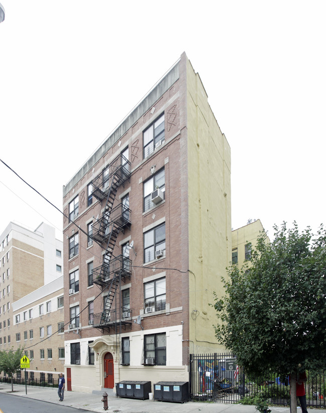 419-421 E 157th St in Bronx, NY - Foto de edificio - Building Photo