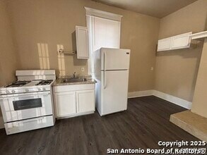 241 Post Ave in San Antonio, TX - Building Photo - Building Photo