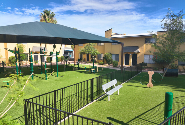 Villas Las Naranjas in Tucson, AZ - Foto de edificio - Building Photo