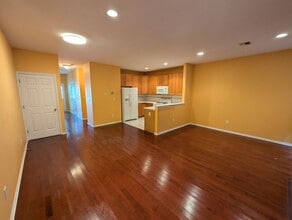 14 Sand Hill Ct in Jamesburg, NJ - Building Photo - Building Photo