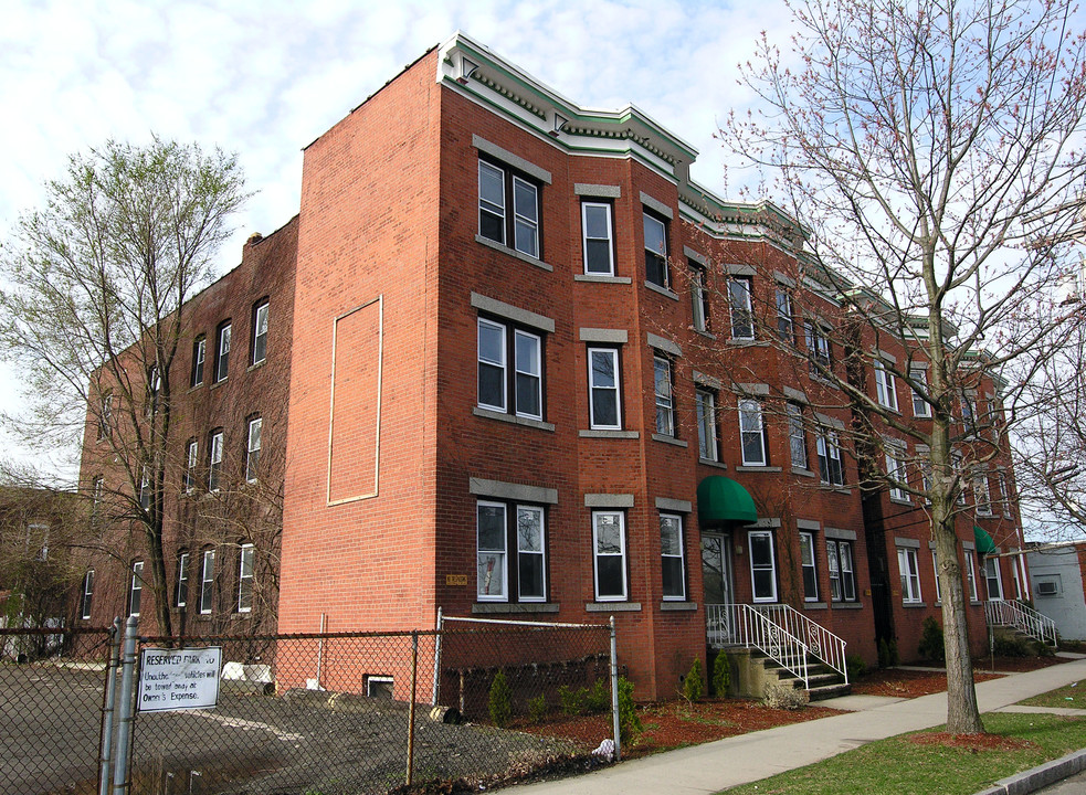 34 Legion Ave in New Haven, CT - Building Photo