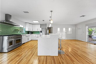 3355 SW 22nd St in Fort Lauderdale, FL - Foto de edificio - Building Photo