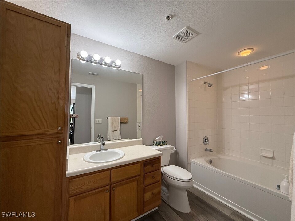 7940 Preserve Cir in Naples, FL - Foto de edificio