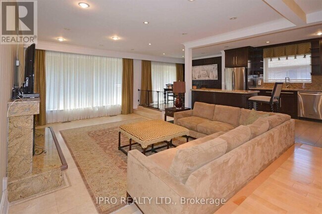 23 Pitcairn Crescent in Toronto, ON - Building Photo - Building Photo