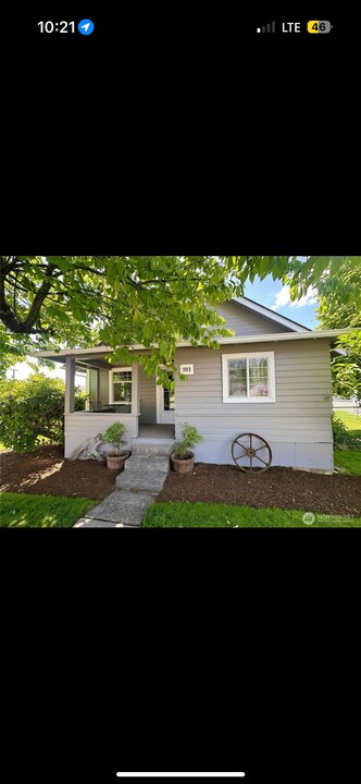 703 W Simpson Ave in Mccleary, WA - Building Photo