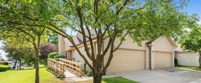 2343 Heritage Pointe Dr, Unit 29 in Sterling Heights, MI - Foto de edificio - Building Photo