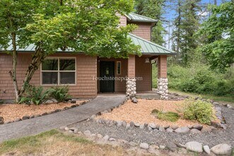 39020 SE Serban Rd in Sandy, OR - Building Photo - Building Photo
