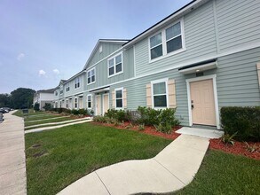 104 Whispering Brk Dr in St. Augustine, FL - Foto de edificio - Building Photo