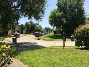 12704 Hollandale Dr in Houston, TX - Building Photo - Building Photo