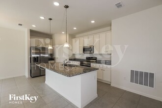 523 Crown Rose Dr in Eagle Lake, FL - Building Photo - Building Photo
