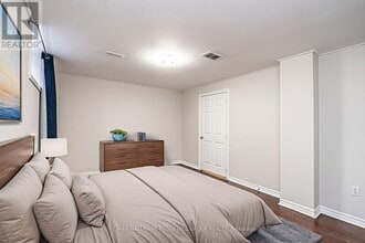 66 Carley Crescent in Barrie, ON - Building Photo - Building Photo
