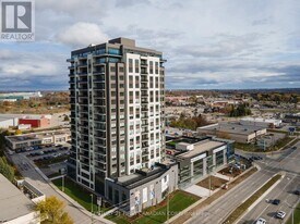 4286 King St E in Kitchener, ON - Building Photo