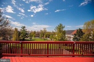 13724 Valley Oak Cir in Rockville, MD - Building Photo - Building Photo