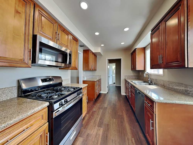 14249 Minnehaha St in Los Angeles, CA - Building Photo