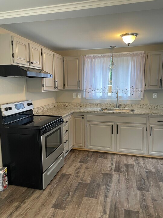 48 Wrights Crossing Rd, Unit River's Edge Luxury Suite in Pomfret Center, CT - Building Photo