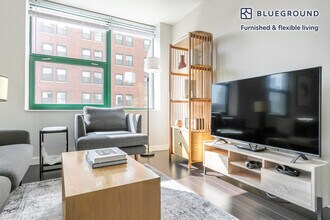 77 W Huron St in Chicago, IL - Building Photo - Building Photo